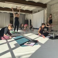 50 Stunden Yoga Beat Fusion Ausbildung mit Barbara Pascaly in Berlin. Lerne, Yoga on Beat, im Rhythmus der Musik zu unterrichten.