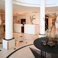 Das Vju Hotel auf Rügen als Ort für die Wochenend-Retreats von Barbara Pascaly. 8 Stunden Vinyasa Flow, Yin Yoga, Trigger Point Release und Yoga on Beat.